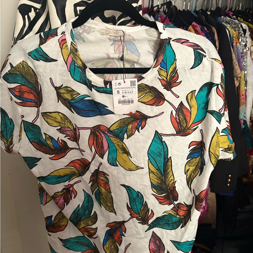 Colorful Feather Print T-Shirt